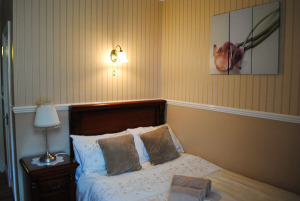 White Rock Mansion Hastings - luxurious rooms for teachers and group leaders